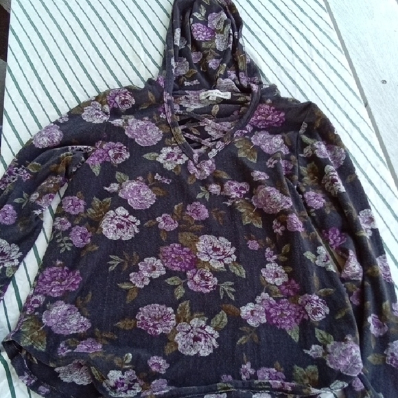 Sonoma Tops - Womans XL Absolutely Famous Pullover Black Relaxed Tie Front Hoodie Dark Floral